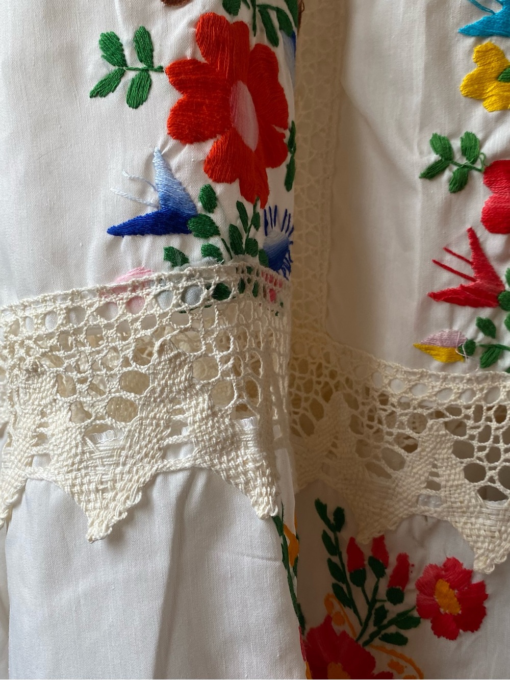 Crochet emboidered dress - Picture 6 of 11